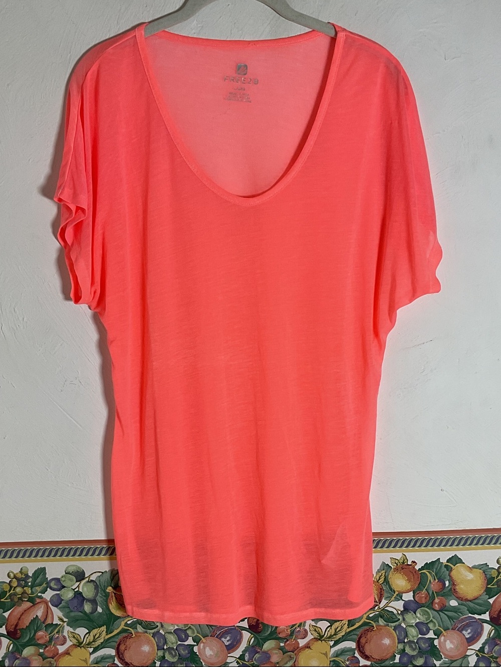 FREE2B Free Country Neon Coral Scoop Neck Tee Size L